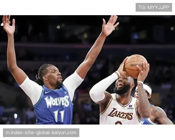 湖人防守压迫造成失误，转换进攻把握决定末节逆转走势